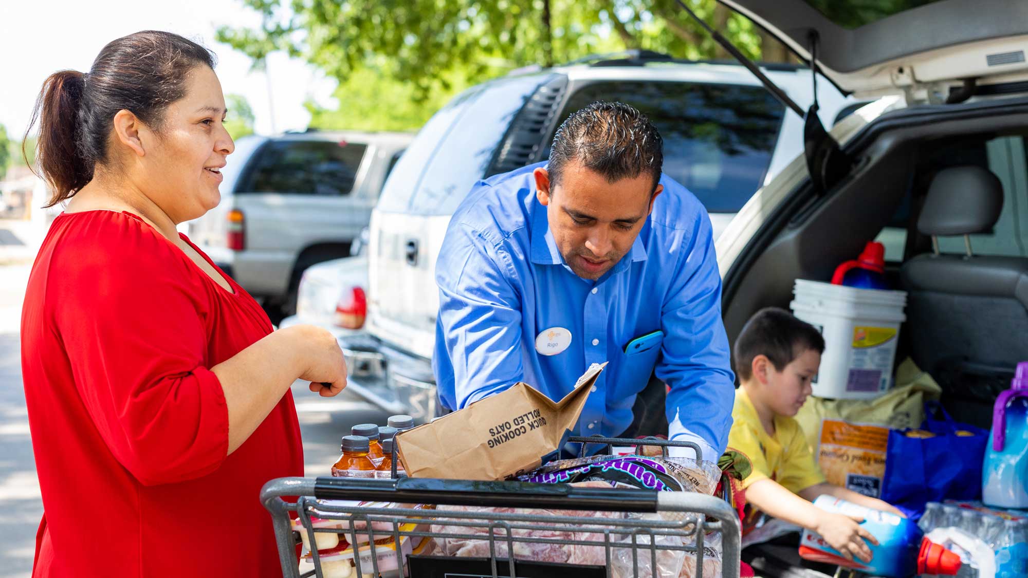 helping-others-with-food